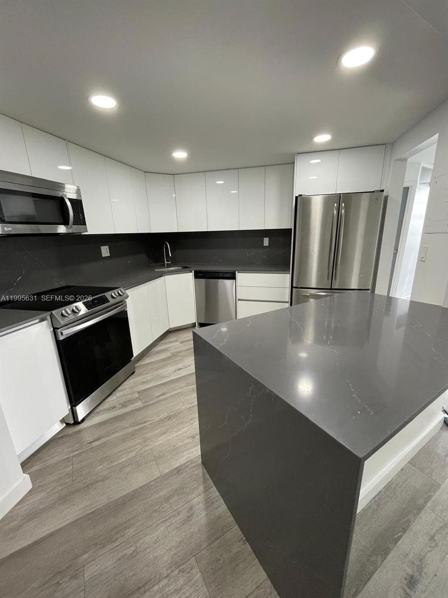 2750 NE 183rd St # 2407, Aventura FL 33160 photo 2