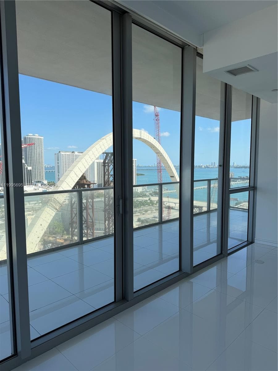 1100 Biscayne Blvd # 2605, Miami FL 33132 photo 4
