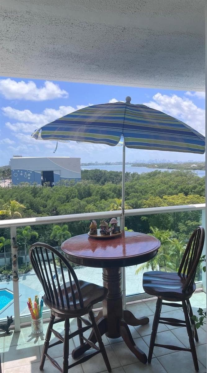 100 Bayview Dr # 725, Sunny Isles Beach FL 33160