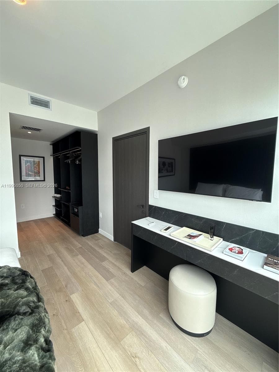 20 NE 11th St # 2909, Miami FL 33132 photo 5