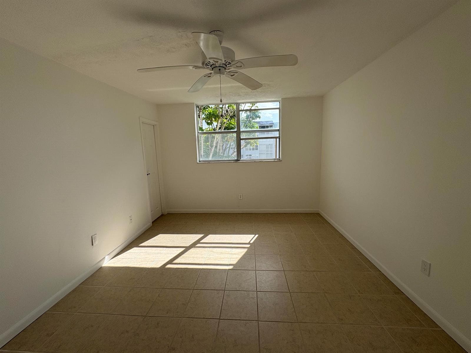 2850 Somerset Drive # 208l, Lauderdale Lakes FL 33311 photo 3