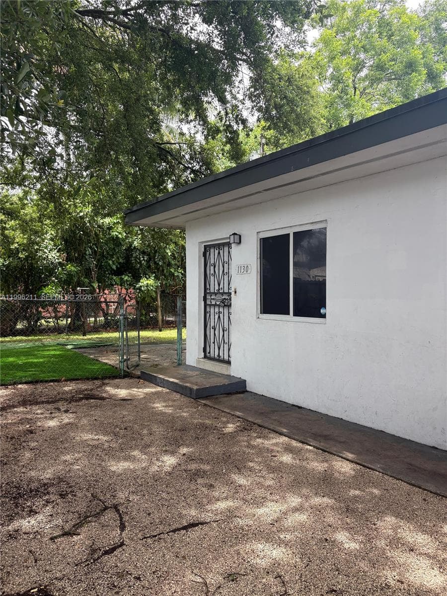 1128 NW 76th St, Miami FL 33150 photo 3