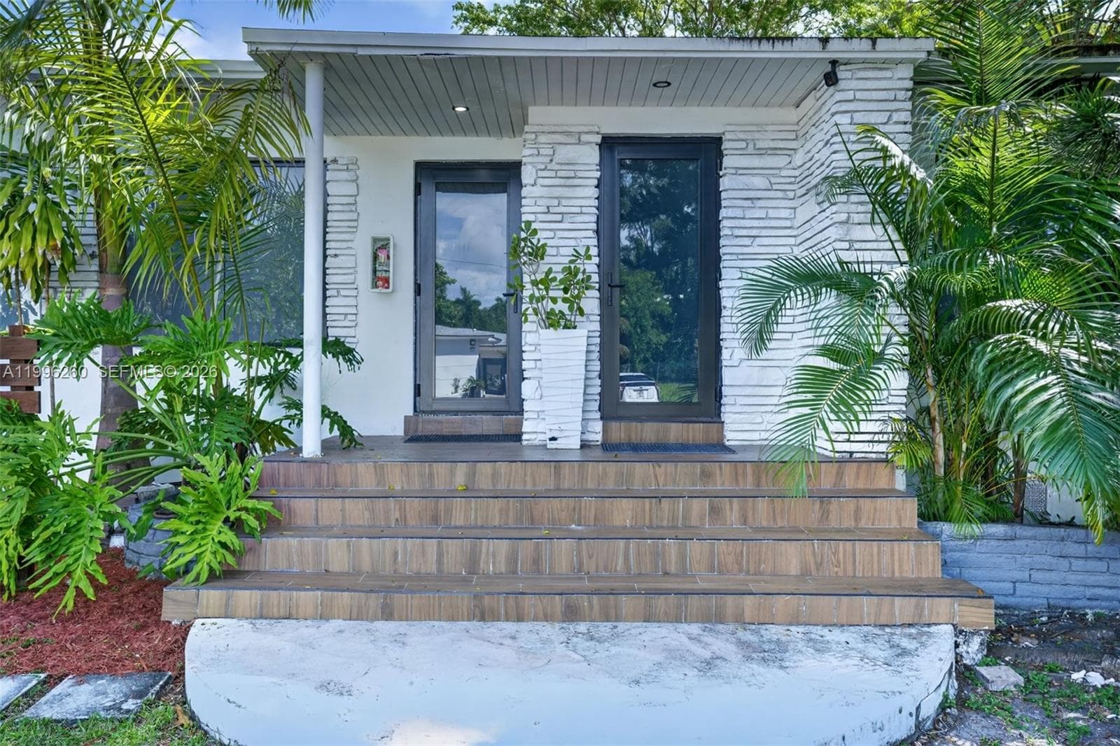 7811 NE 10th Ct, Miami FL 33138 photo 3