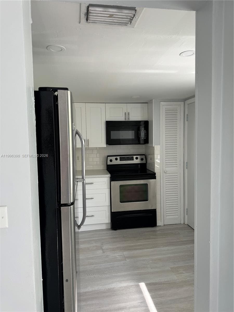 1398 NE 191st St # C305, Miami FL 33179 photo 3