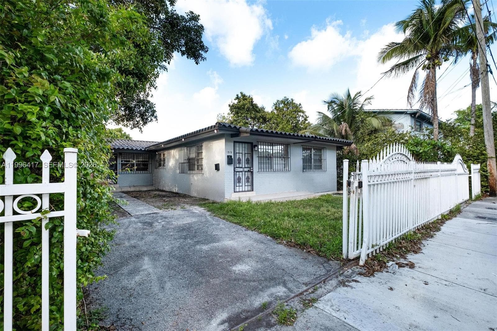 1519 NW 40th St, Miami FL 33142 photo 2