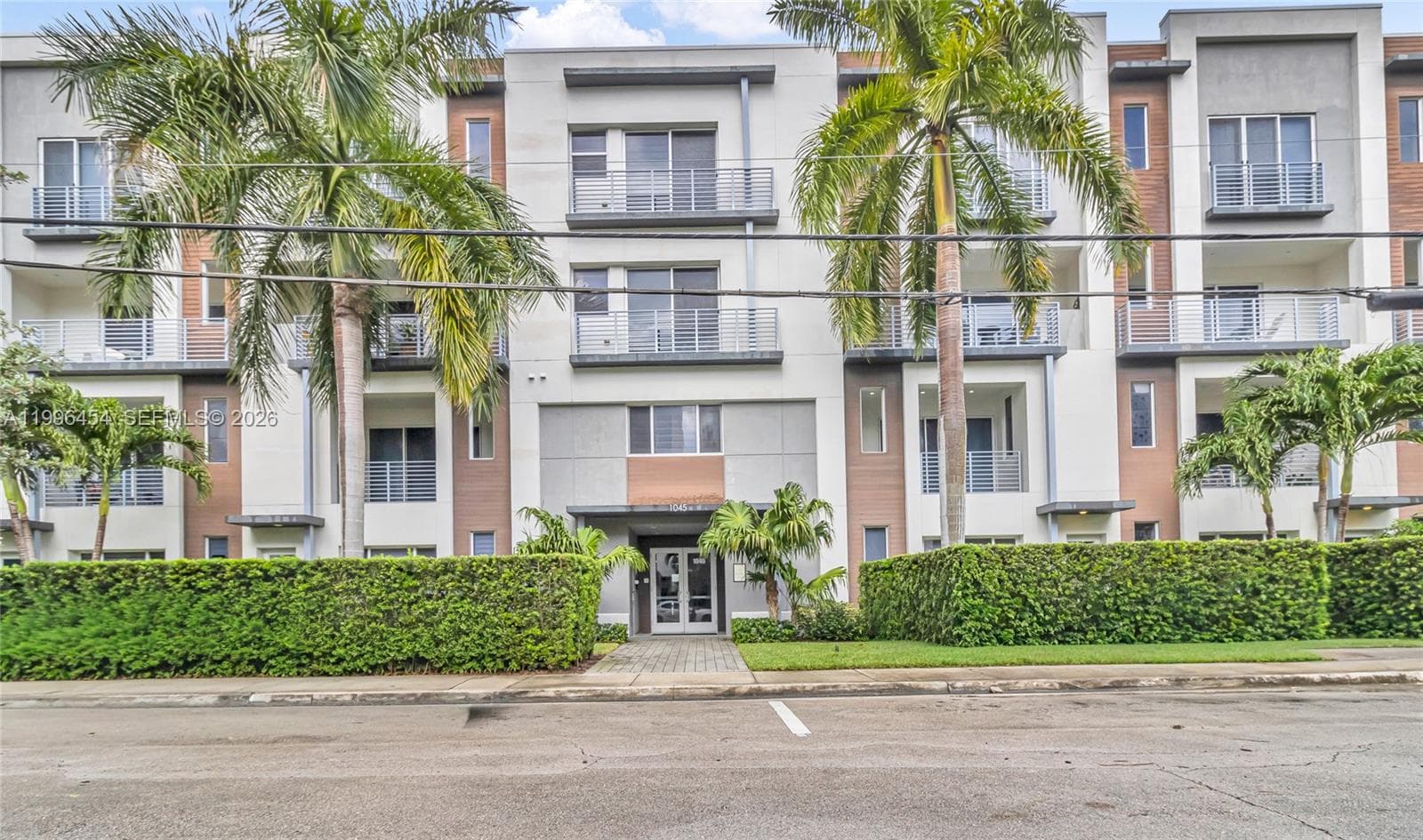 1045 NE 18th Ave # 102, Fort Lauderdale FL 33304 photo 2