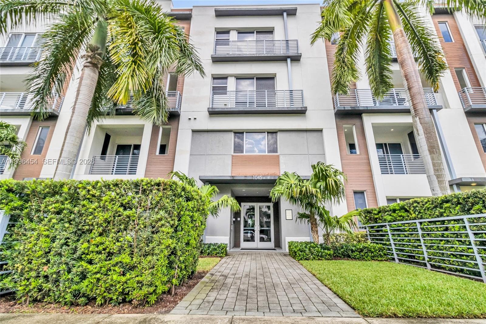 1045 NE 18th Ave # 102, Fort Lauderdale FL 33304 photo 3