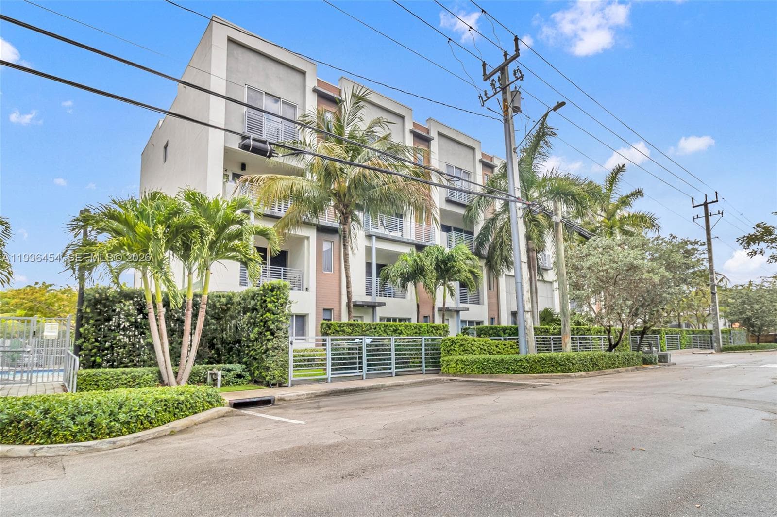 1045 NE 18th Ave # 102, Fort Lauderdale FL 33304 photo 4