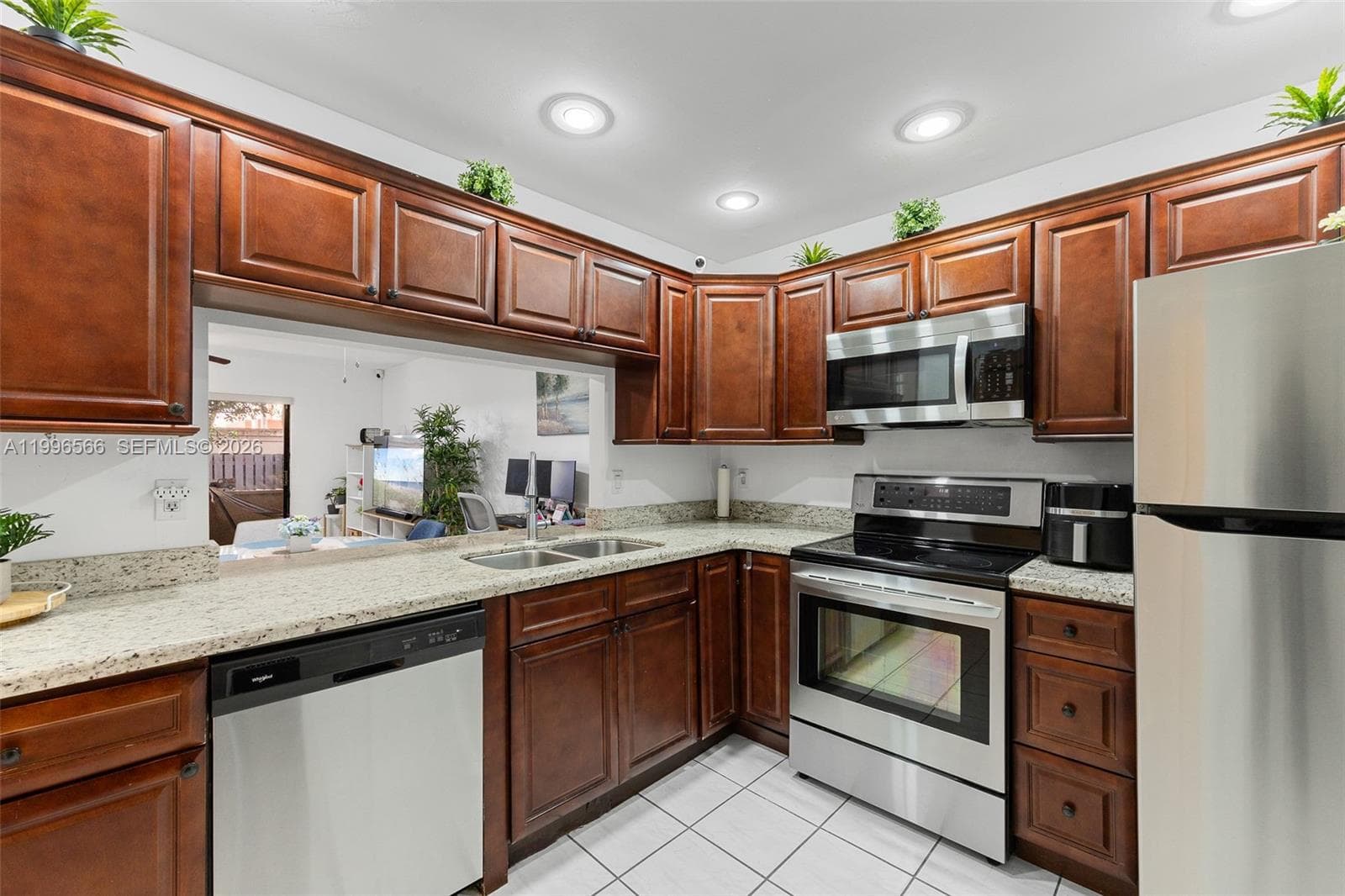 10500 NW 3rd St, Pembroke Pines FL 33026 photo 2
