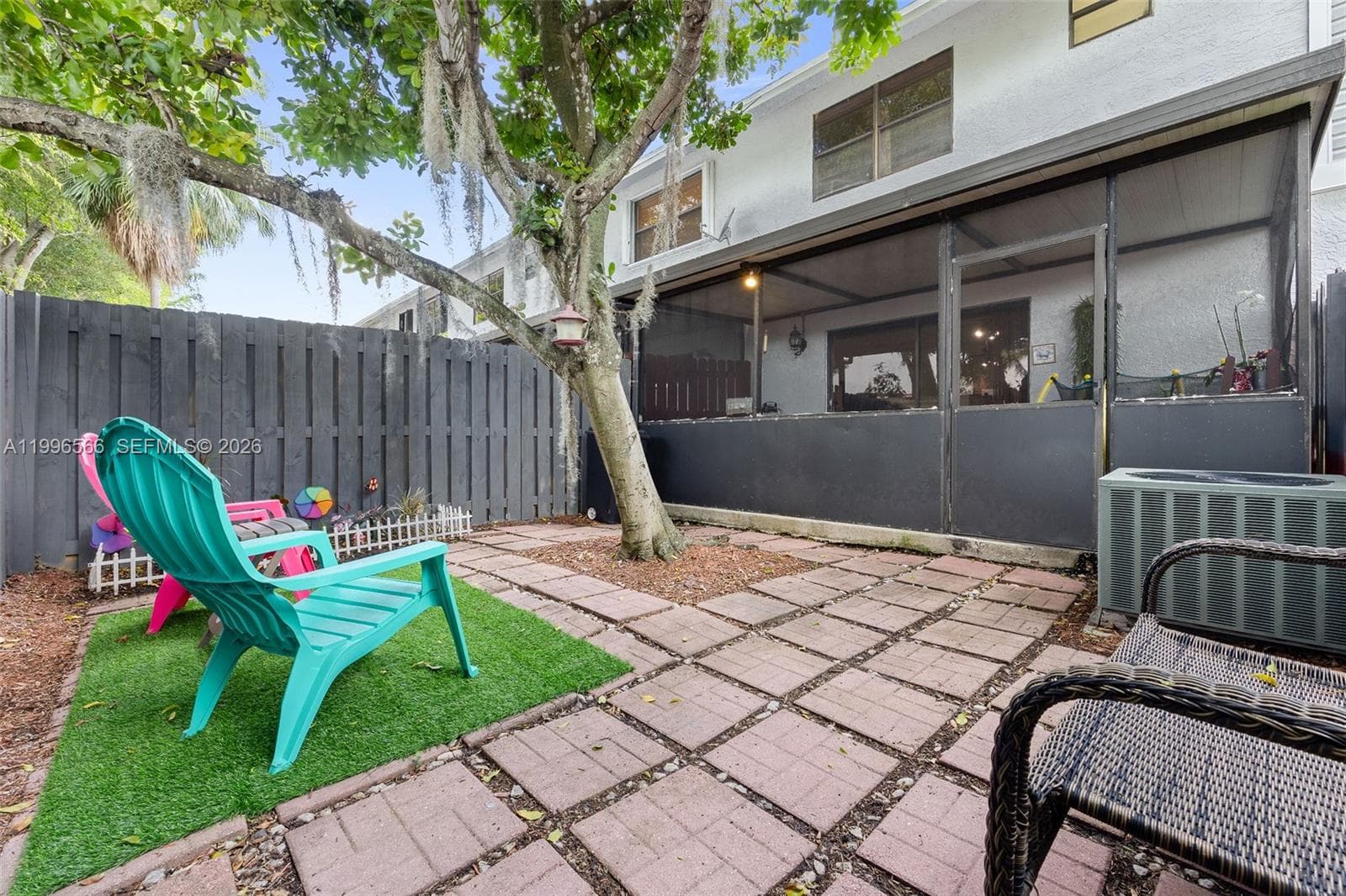 10500 NW 3rd St, Pembroke Pines FL 33026 photo 4