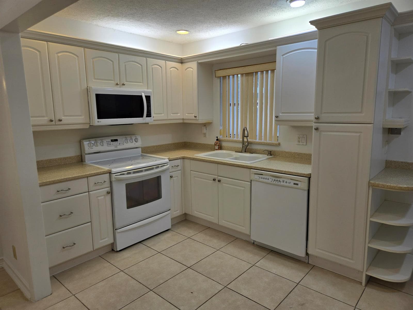 10125 NW 71st Street, Tamarac FL 33321 photo 2