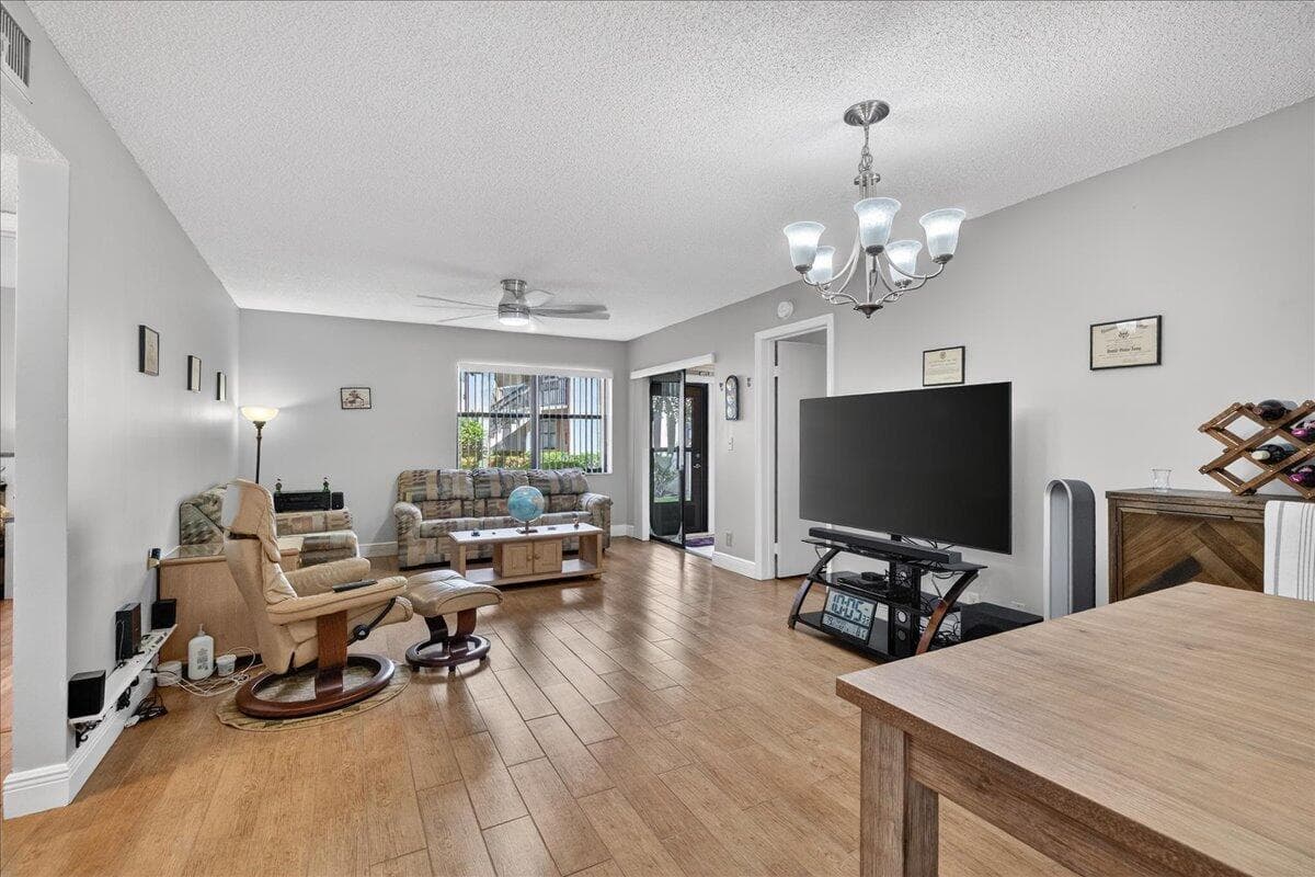 7633 Tahiti Lane # 101, Lake Worth FL 33467 photo 2