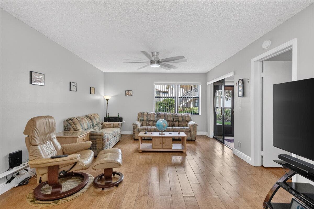 7633 Tahiti Lane # 101, Lake Worth FL 33467 photo 3