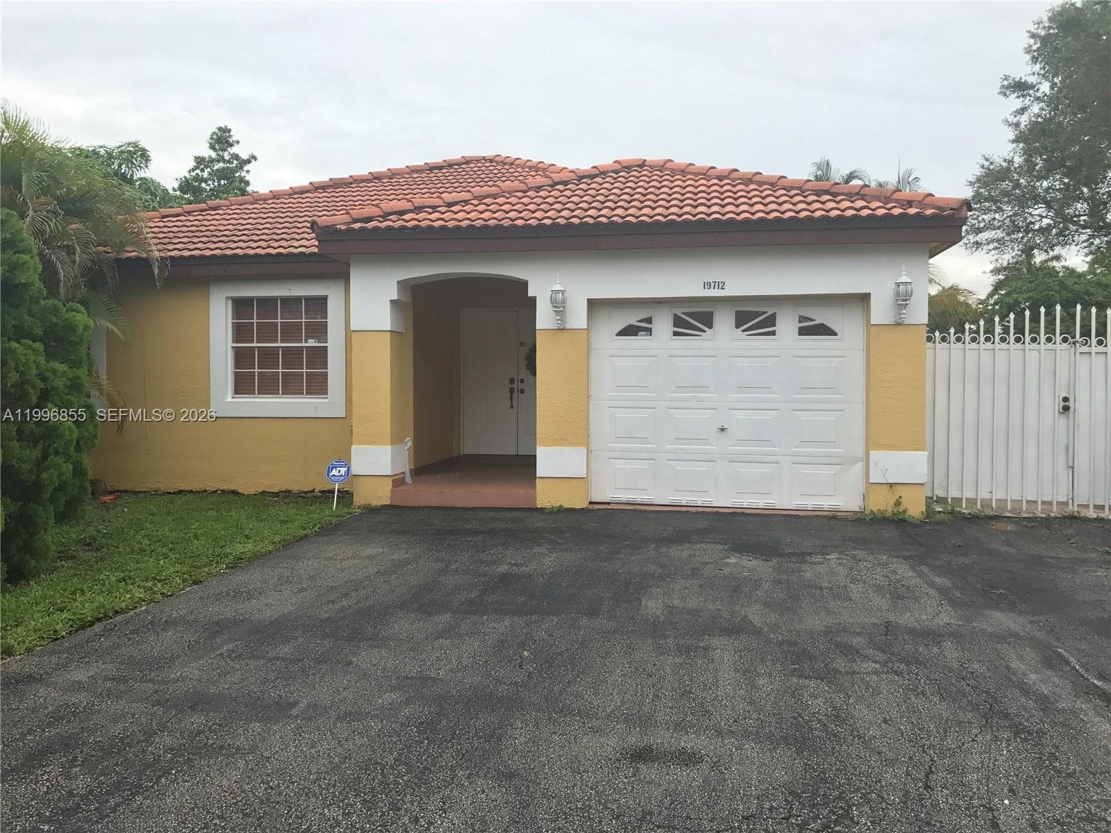 19712 NW 82nd Pl, Hialeah FL 33015 photo 4