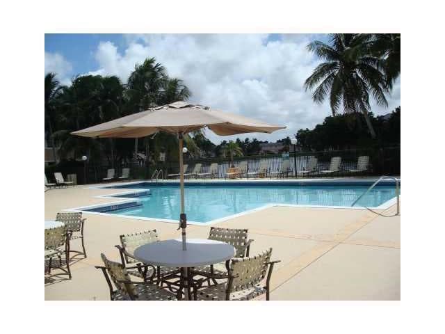 417 E Palm Cir Circle E # 417, Pembroke Pines FL 33025 photo 4