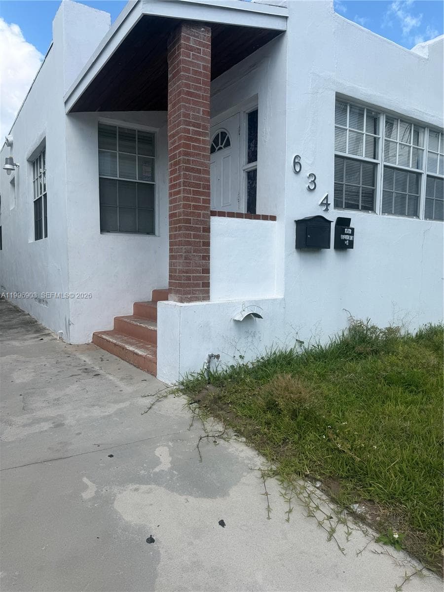 634 SW 10th Ave, Miami FL 33130