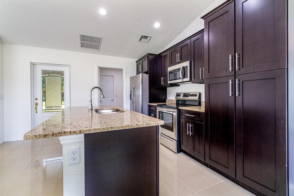986 SW Romaine Lane, Port St. Lucie FL 34953 photo 5