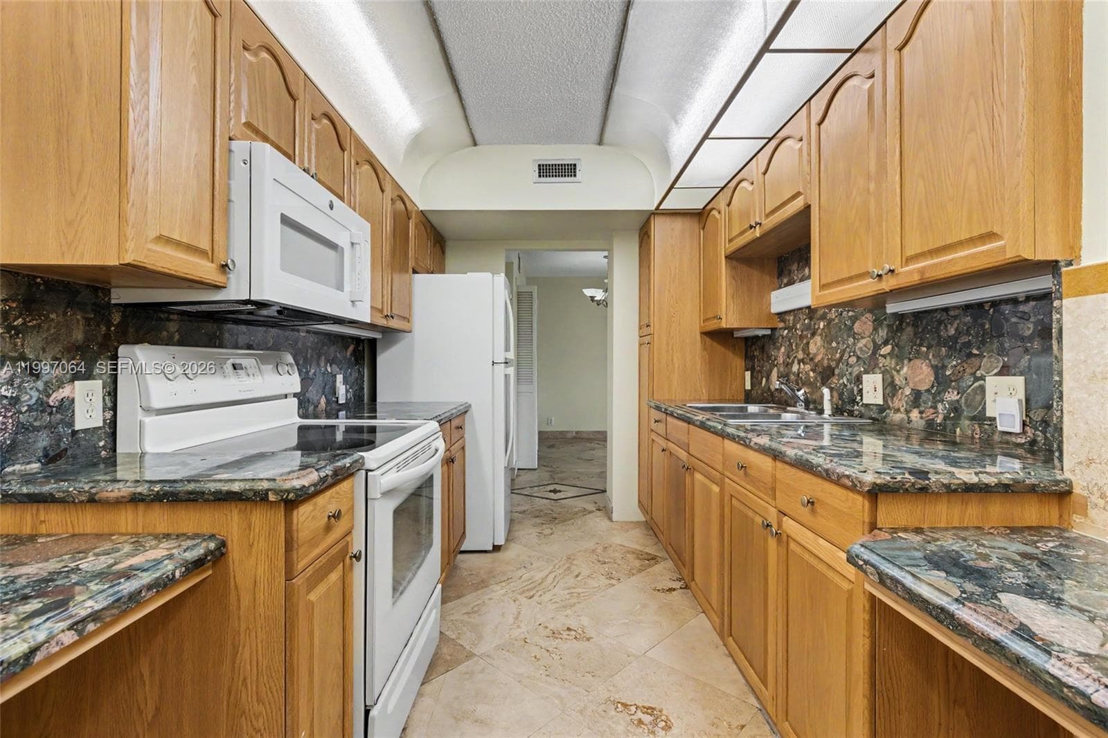 4200 Hillcrest Dr # 408, Hollywood FL 33021 photo 2