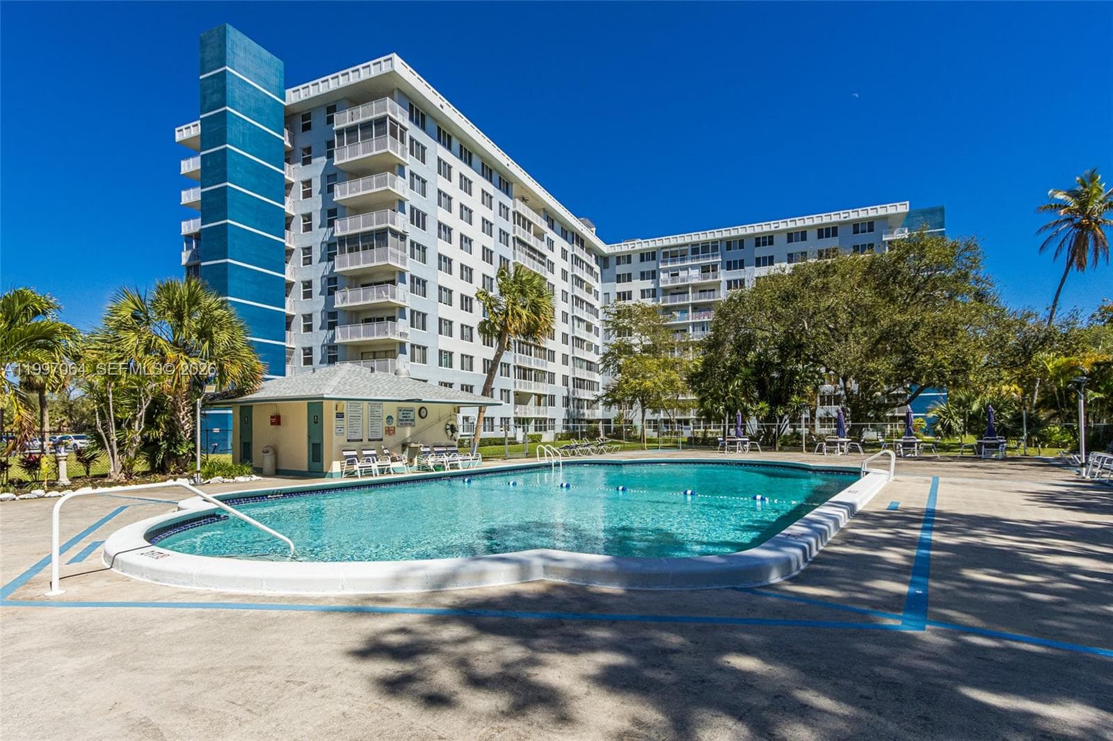 4200 Hillcrest Dr # 408, Hollywood FL 33021 photo 3