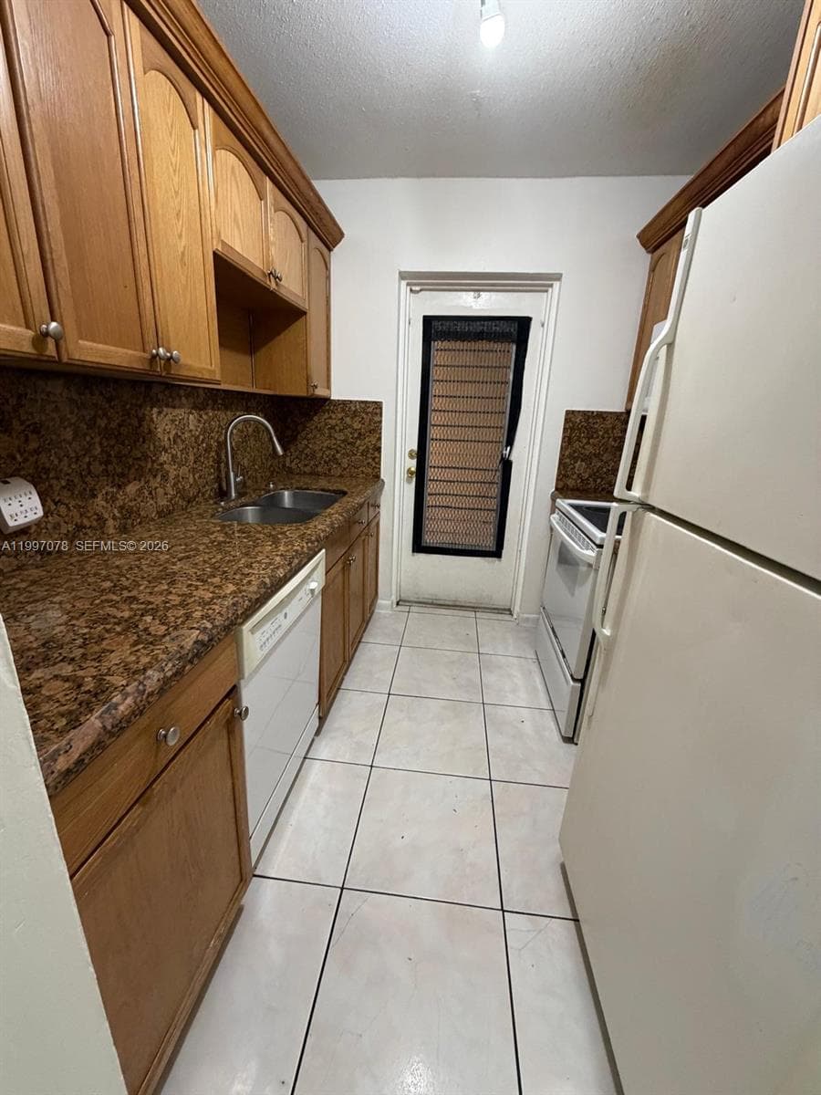 8704 NW 35th St # 208, Coral Springs FL 33065