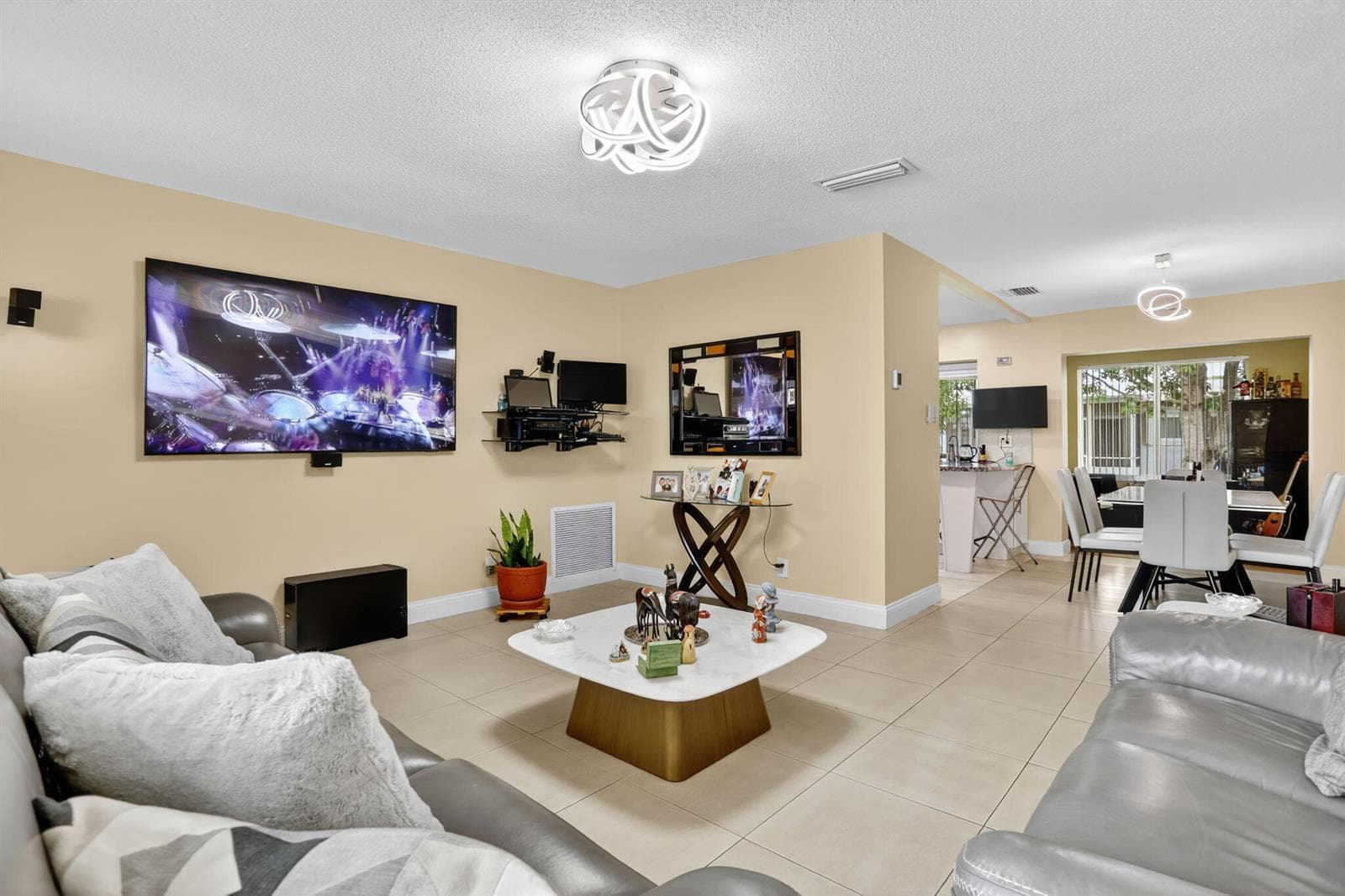 6945 NW 14th Street, Margate FL 33063 photo 3