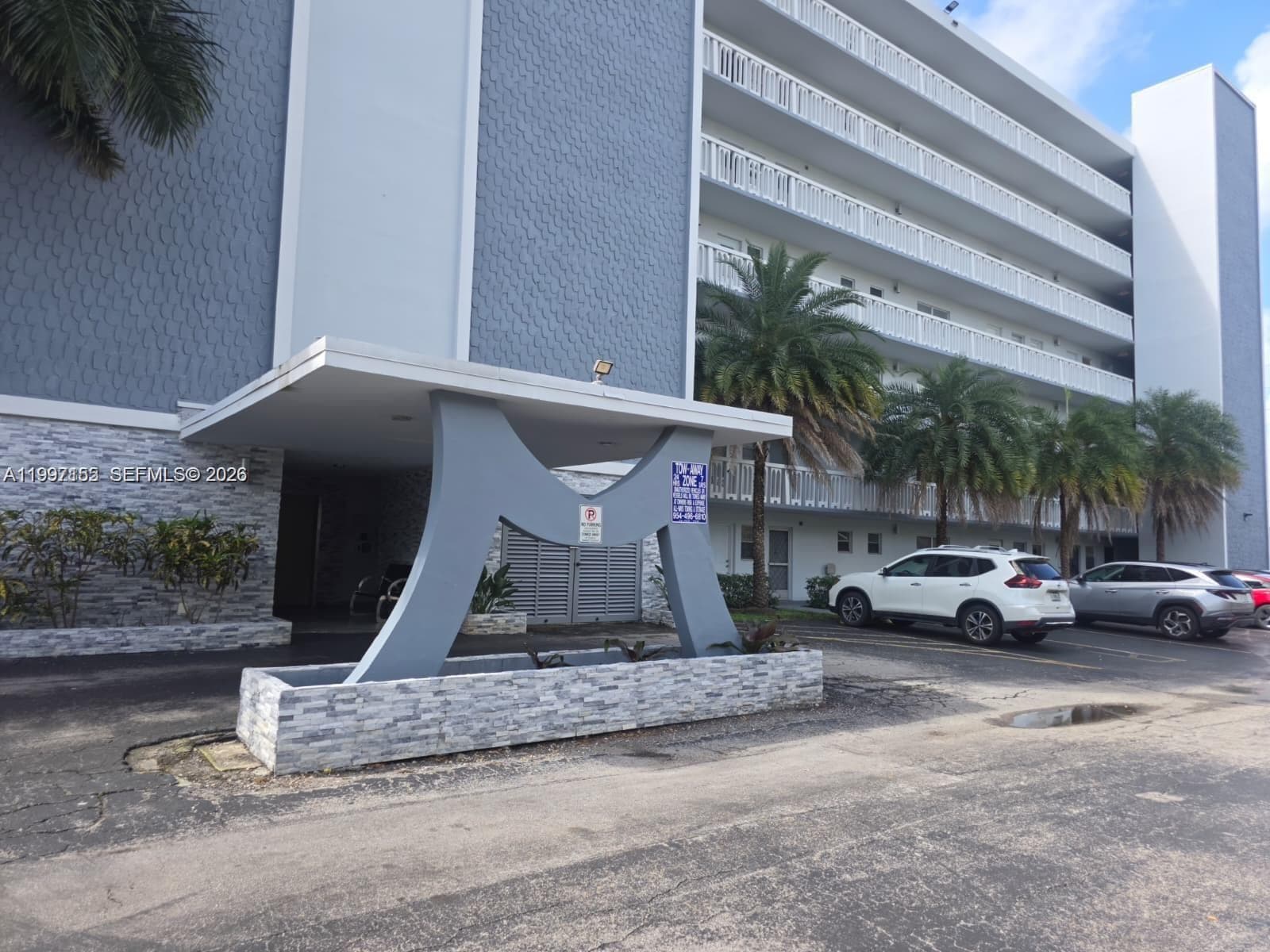 320 NE 12th Ave # 703, Hallandale Beach FL 33009