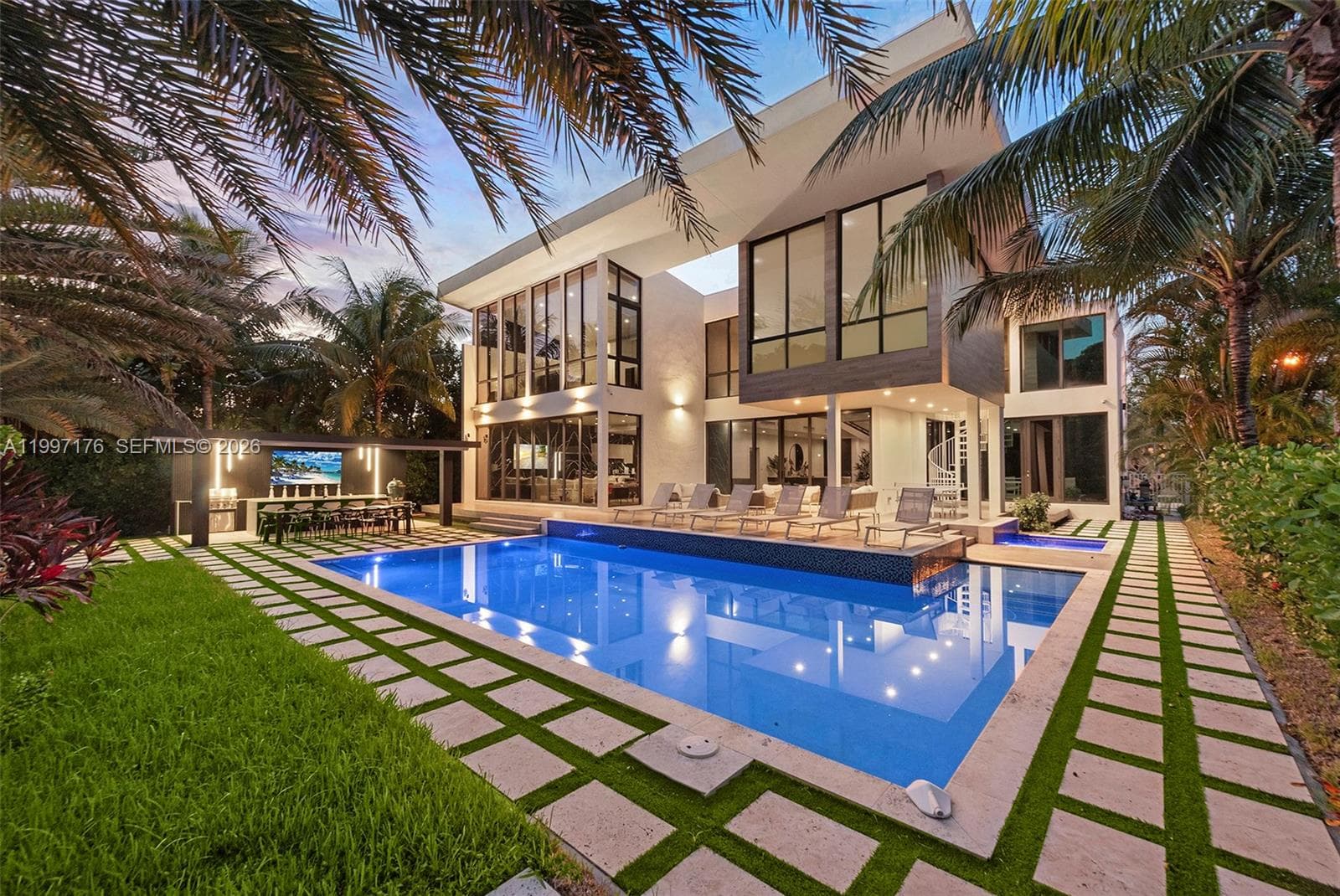 521 Holiday Dr, Hallandale Beach FL 33009