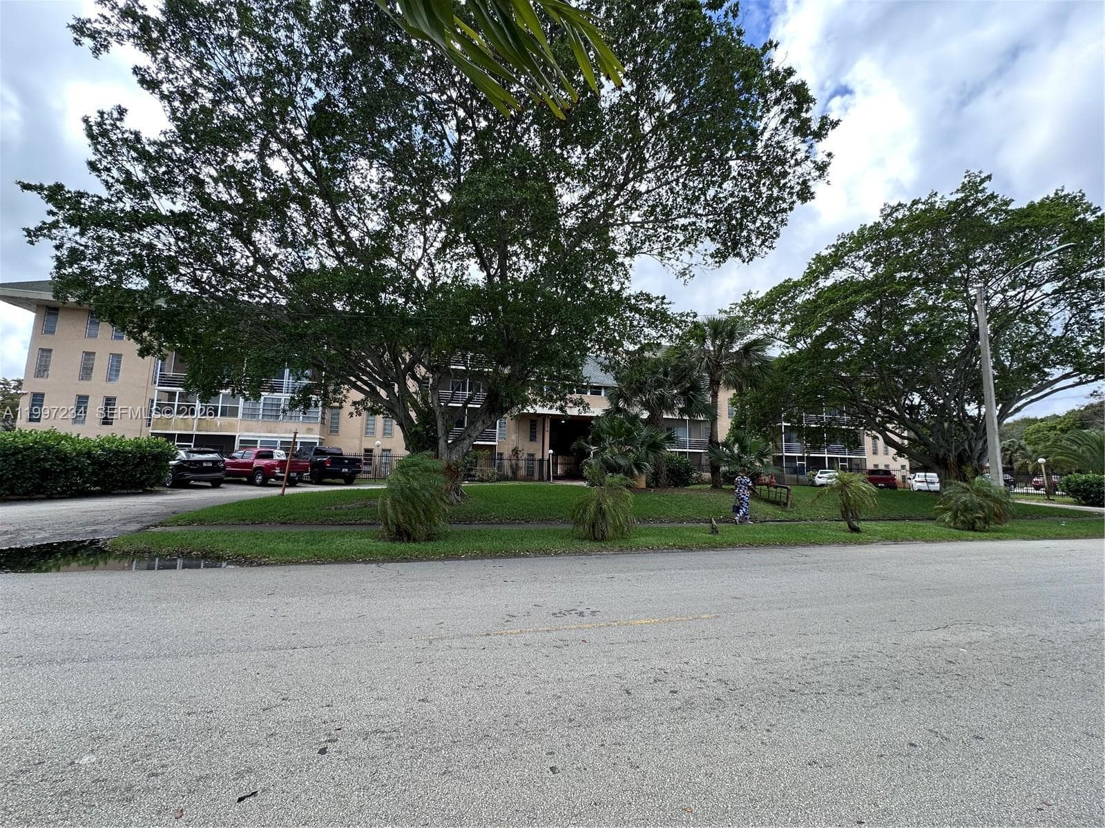 4848 NW 24th Ct # 412, Lauderdale Lakes FL 33313