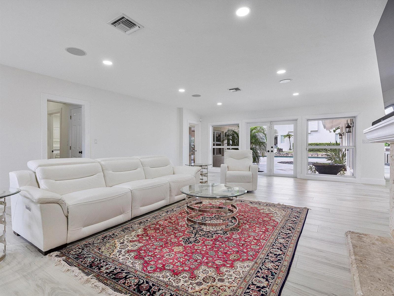 411 Poinciana Drive, Fort Lauderdale FL 33301 photo 4