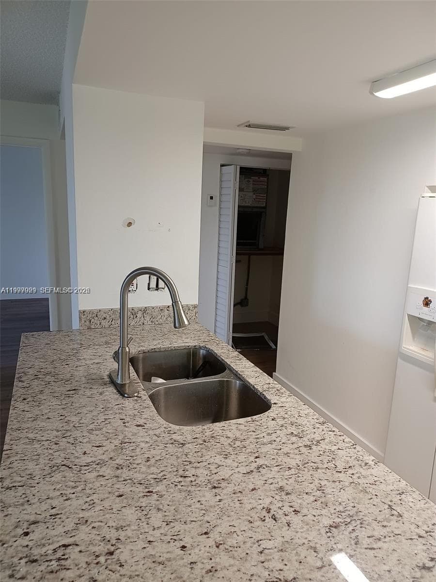 16220 NW 2nd Ave # 411, Miami FL 33169 photo 2