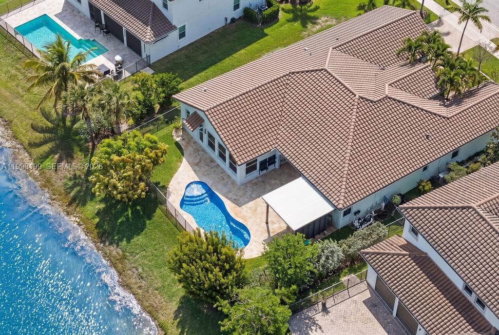 8055 NW 117th Way, Parkland FL 33076 photo 2
