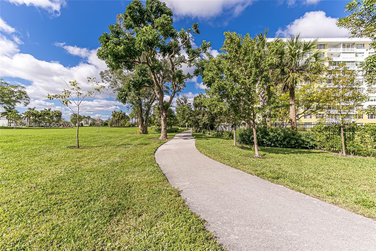 4350 Hillcrest Dr # 303, Hollywood FL 33021 photo 3