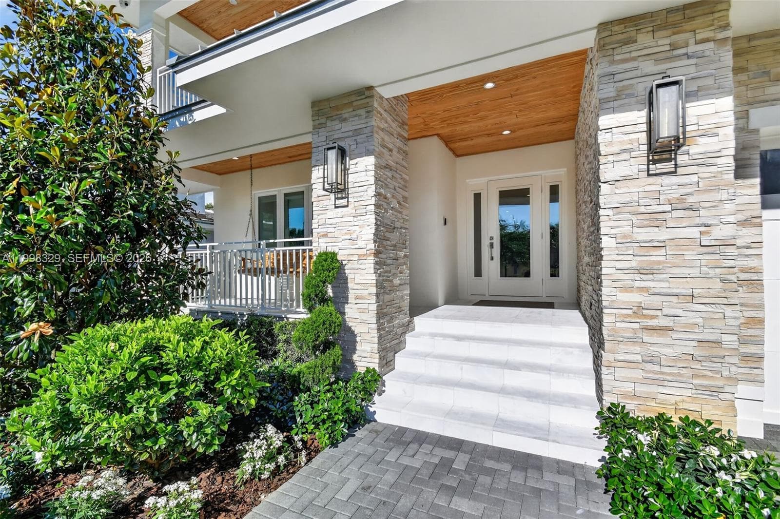 1017 S Palmway, Lake Worth FL 33460 photo 4