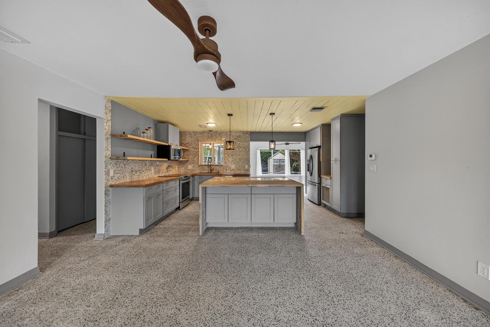 818 NW 28th Court, Wilton Manors FL 33311 photo 2