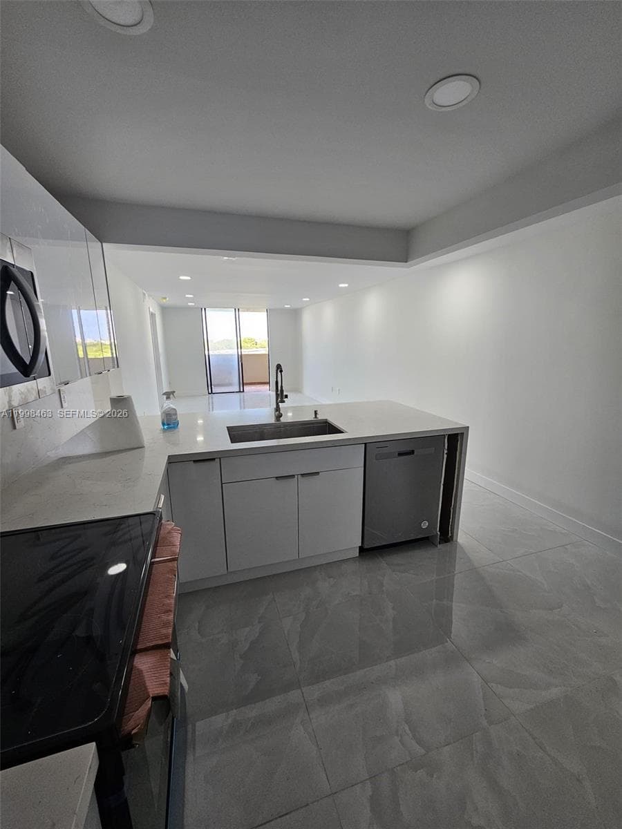 7125 Bay Dr # 506, Miami Beach FL 33141 photo 5