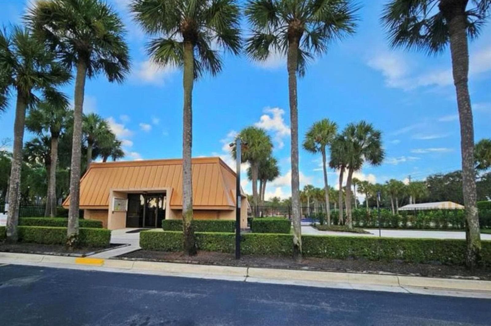 197 Charter Way, West Palm Beach FL 33407 photo 3