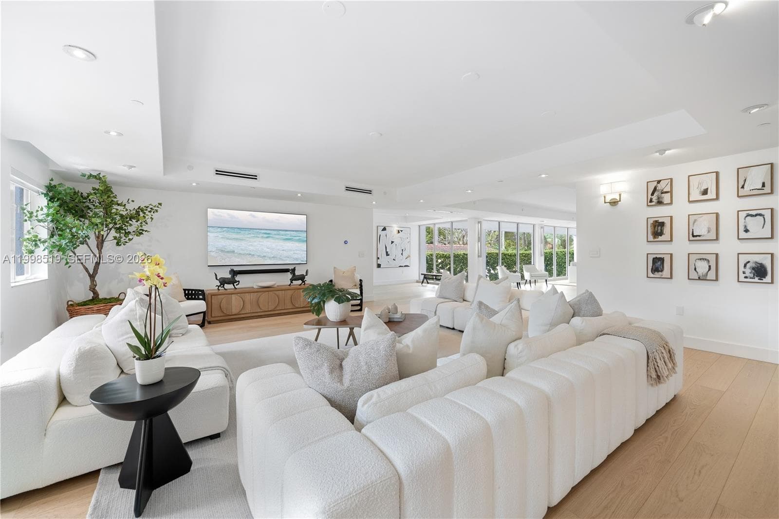 215 Palm Ave, Miami Beach FL 33139 photo 2