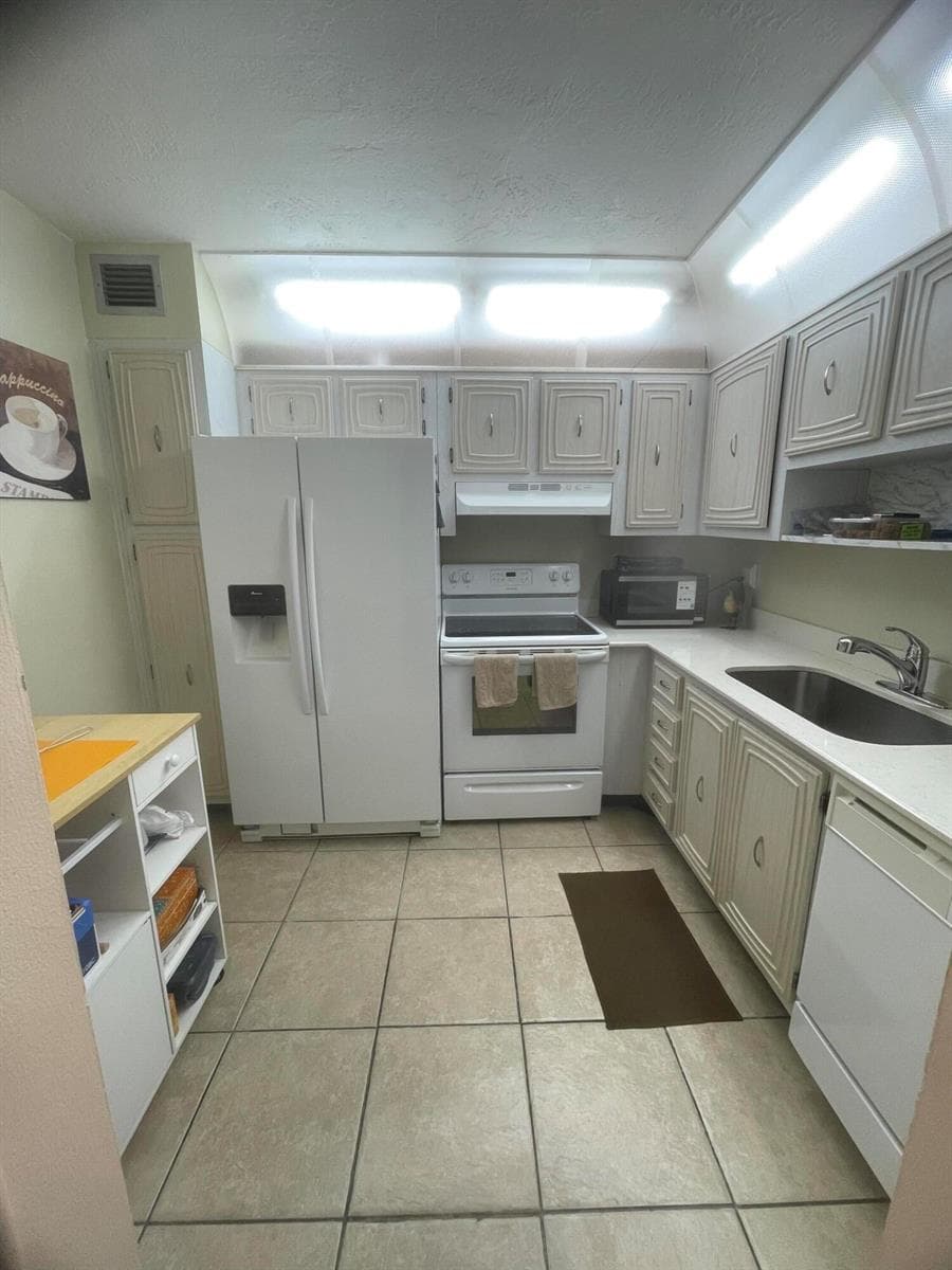 2821 Somerset Drive # 118, Lauderdale Lakes FL 33311 photo 3