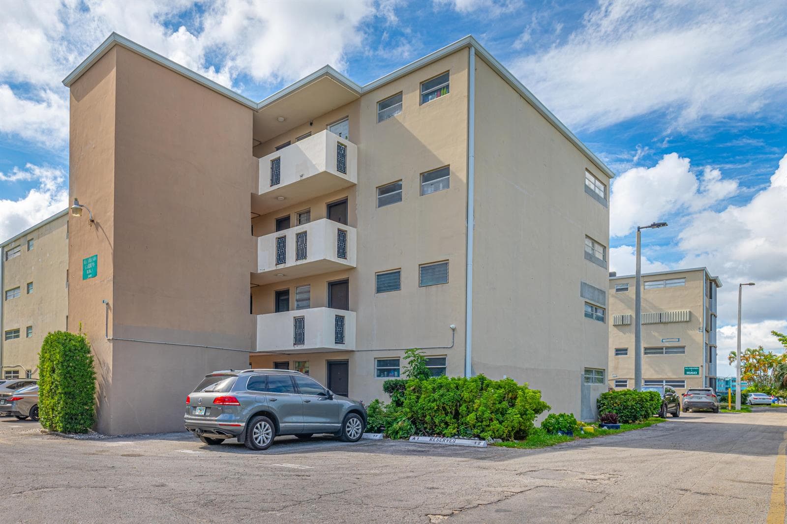 1660 NE 191st Street Unit 311, Miami FL 33179 photo 2