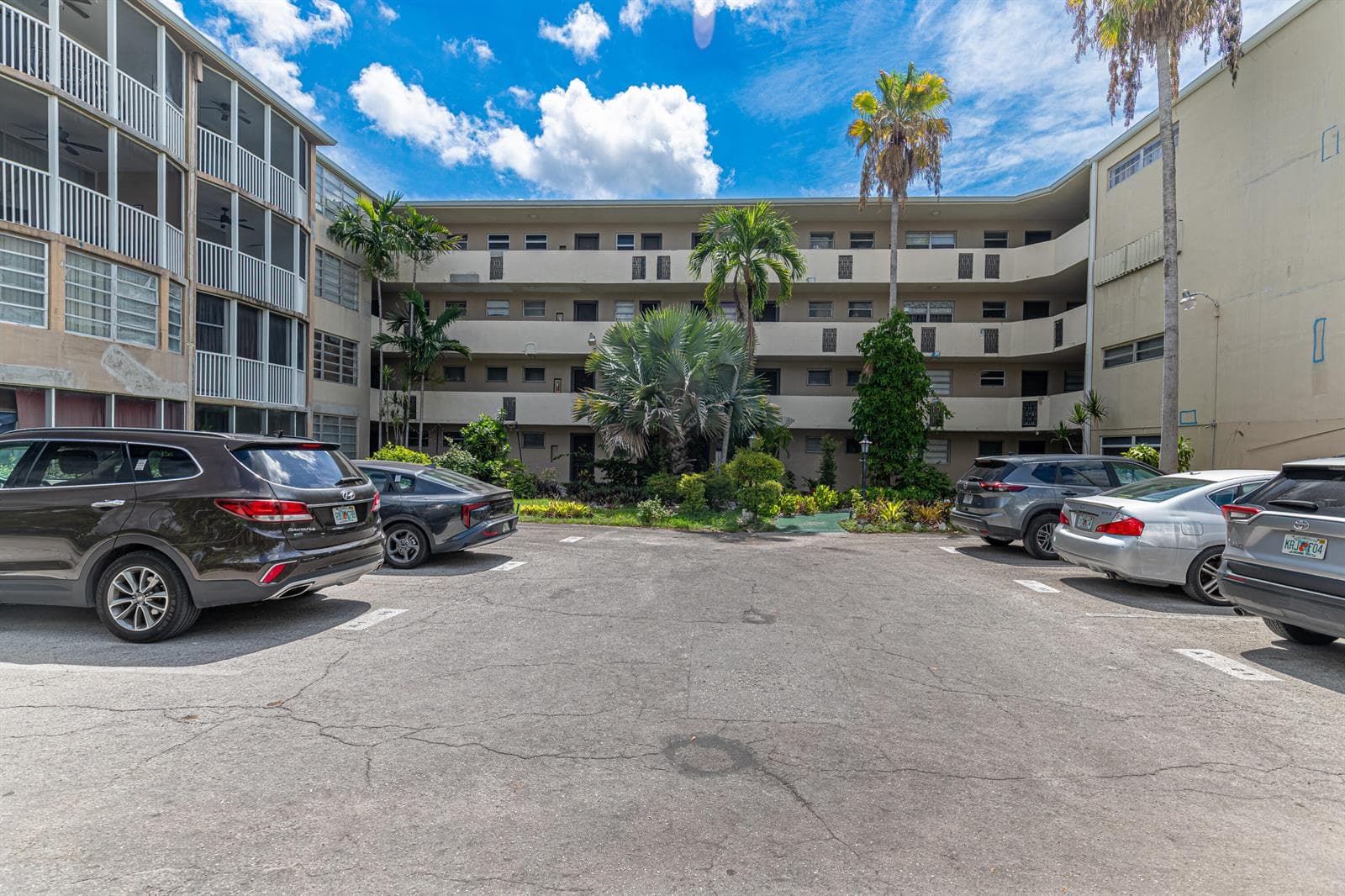 1660 NE 191st Street Unit 311, Miami FL 33179 photo 3