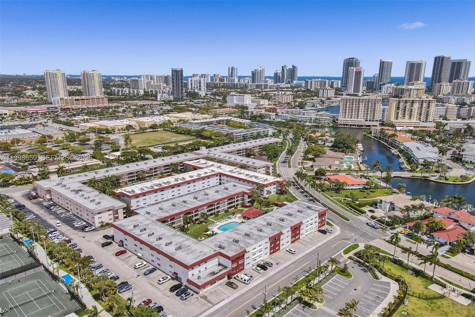 580 Egret Dr # 212, Hallandale Beach FL 33009