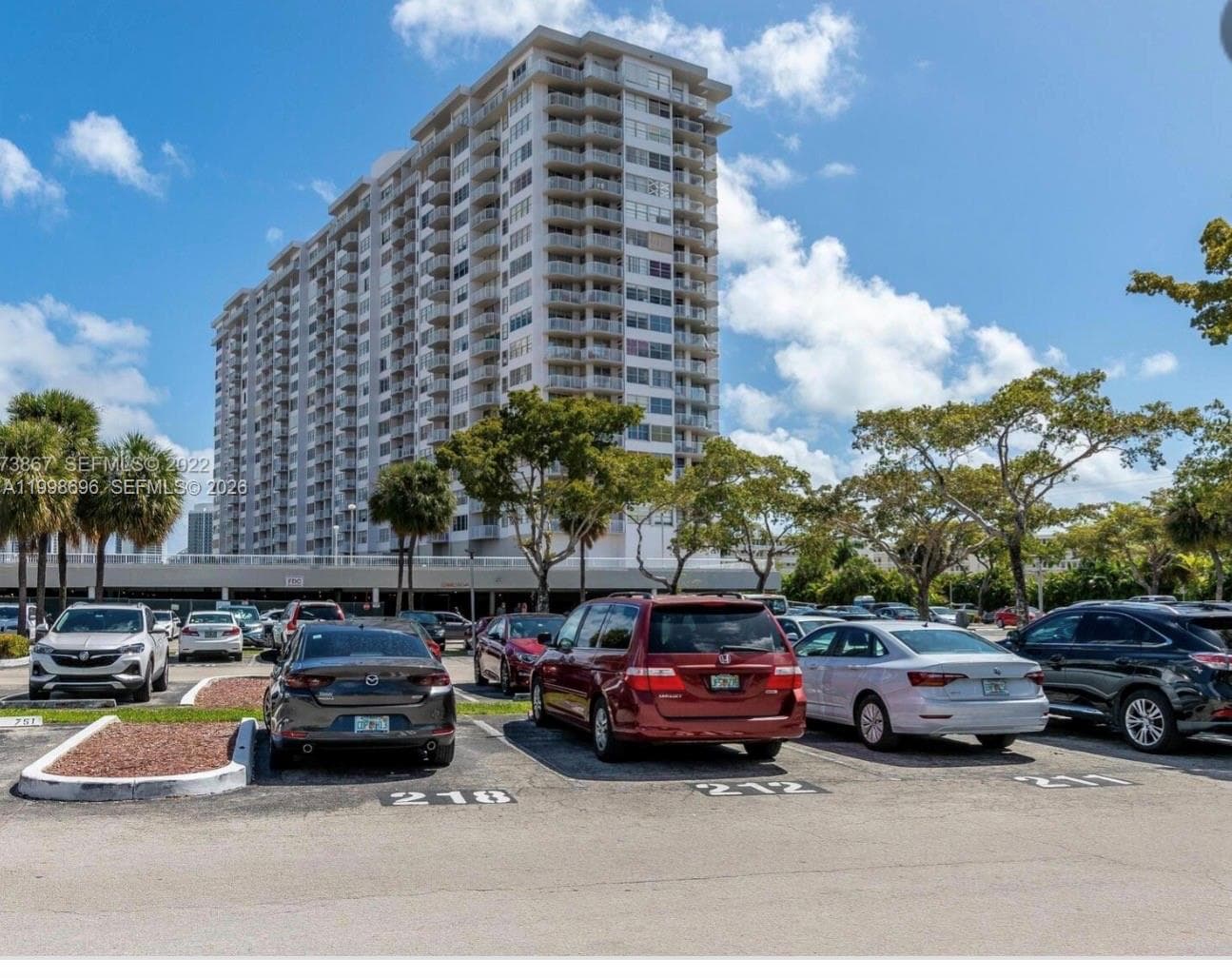 18041 Biscayne Blvd # 1104, Aventura FL 33160 photo 2