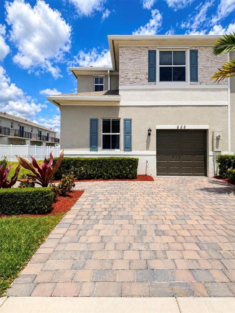 823 SE 17th St, Homestead FL 33034 photo 2