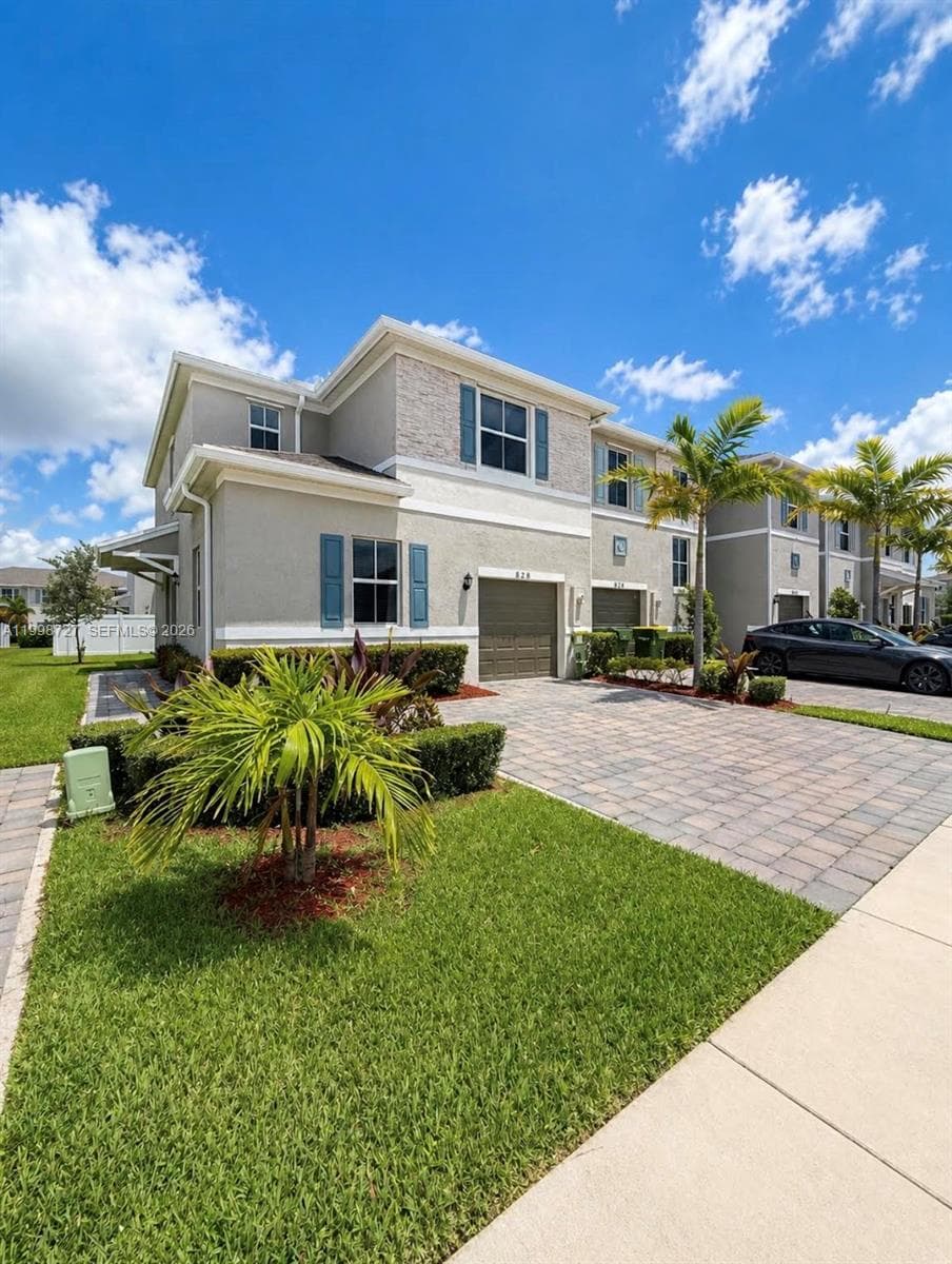 823 SE 17th St, Homestead FL 33034