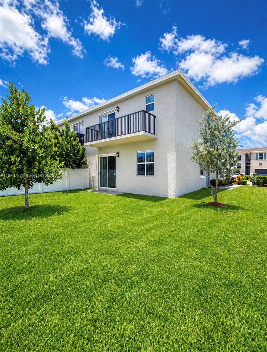 823 SE 17th St, Homestead FL 33034 photo 4