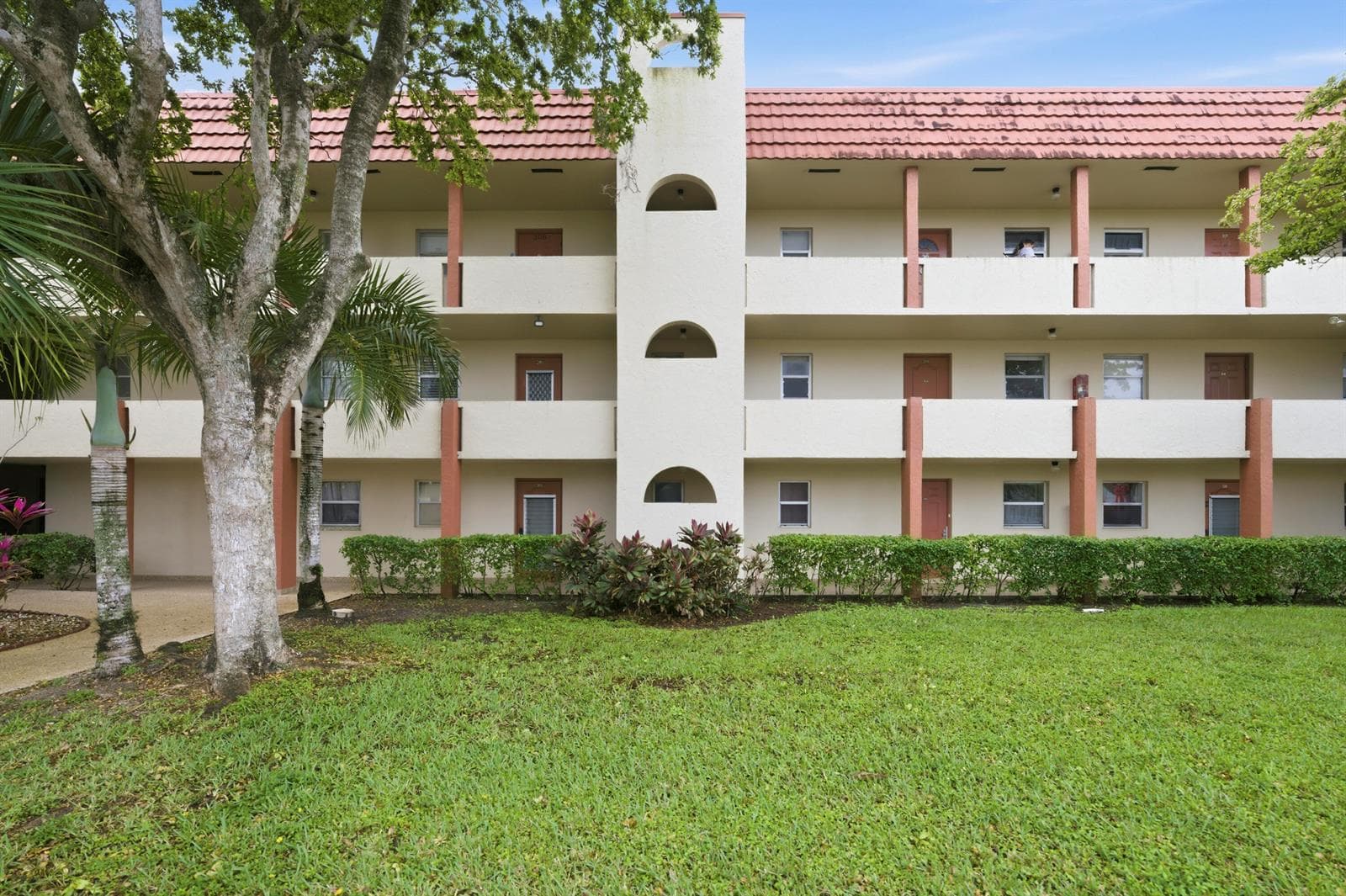 2900 Sunrise Lakes Drive W # 201, Sunrise FL 33322 photo 4