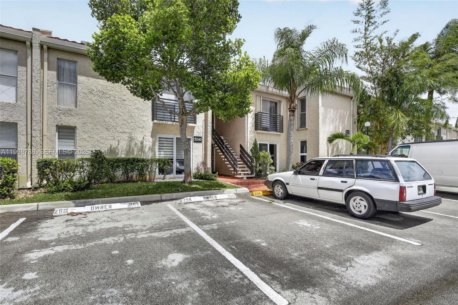 5240 NE 6th Ave # H26, Oakland Park FL 33334 photo 2