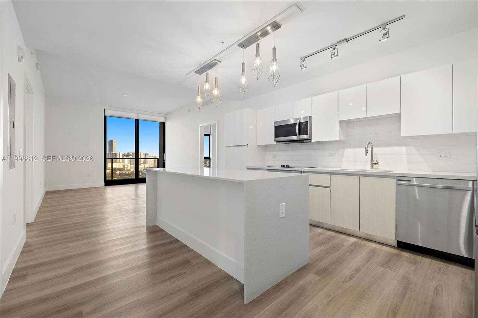 101 Diplomat Pkwy # 1004, Hallandale Beach FL 33009