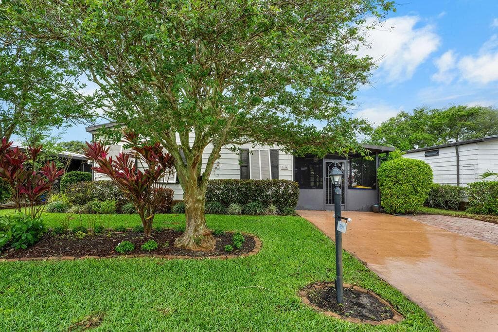 7894 SE Saratoga Drive E, Hobe Sound FL 33455 photo 2