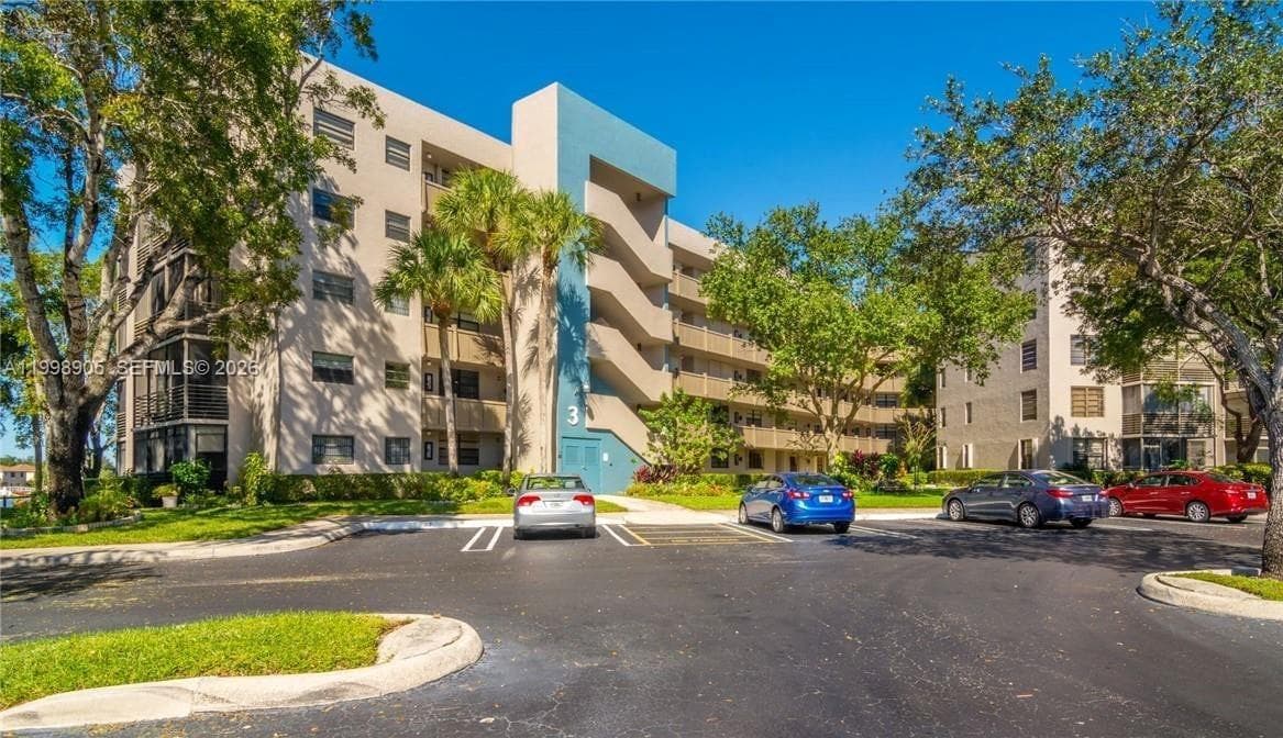 1100 Colony Point Cir # 105, Pembroke Pines FL 33026 photo 2